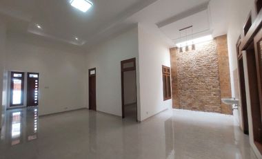 Rumah Mewah Baru Gress Lingkungan Aman Nyaman di Sumber Solo
