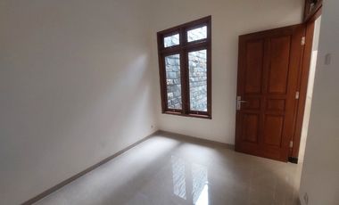 Rumah Mewah Baru Gress Lingkungan Aman Nyaman di Sumber Solo