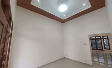 Rumah Mewah Baru Gress Lingkungan Aman Nyaman di Sumber Solo