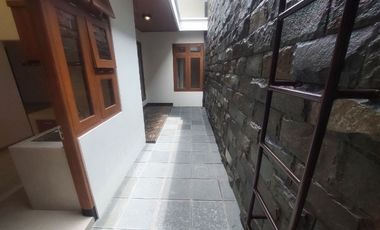 Rumah Mewah Baru Gress Lingkungan Aman Nyaman di Sumber Solo