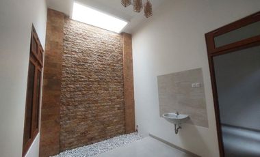 Rumah Mewah Baru Gress Lingkungan Aman Nyaman di Sumber Solo