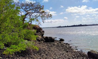 Tanah tebing loss pantai di jerowaru dekat pantai pink