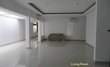 DISEWAKAN RUMAH CANTIK (Siap Huni)  POOL  JL KEMANG SELATAN RAYA  JAKA
