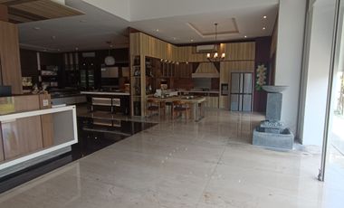 showroom, gudang dan kantor di by pass ngurah rai dekat kuta