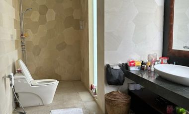 villa manajemen hotel,rivate pool,2 kamar besar,furnished dekat pantai