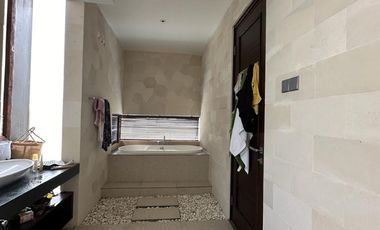 villa manajemen hotel,rivate pool,2 kamar besar,furnished dekat pantai