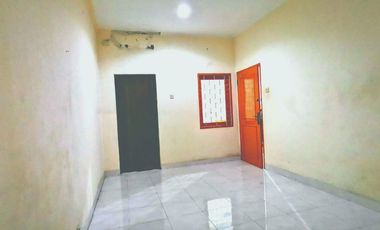 Disewakan rumah rapi bersih siap huni di komplek bebas banjir jakbar