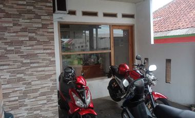 Dijual Rumah dan Toko Sembako Pinggir Jalan di Pasawahan Purwakarta