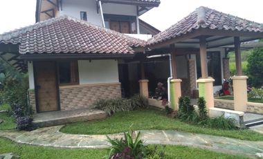 Dijual Villa Lokasi Strategis di Ciater Subang Jawa Barat