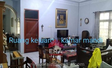 Rumah di Karangpawitan, di Tengah Kota Karawang, Harga Nego