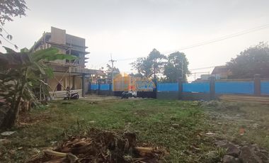 Dijual Toko Matrial Luas dan Strategis di Lokasi Padat Penduduk.