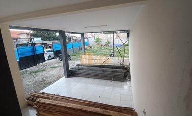 Dijual Toko Matrial Luas dan Strategis di Lokasi Padat Penduduk.