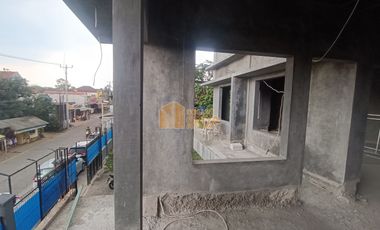 Dijual Toko Matrial Luas dan Strategis di Lokasi Padat Penduduk.
