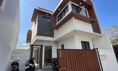 DIJUAL VILLA MODERN MURAH DALAM KOMPLEKS NUSA DUA