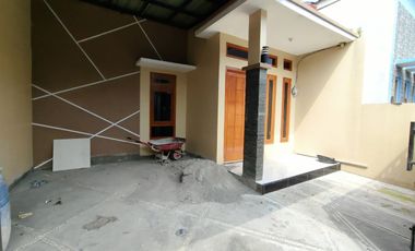 Rumah Baru Bagus Siap Huni SHM Solo Kota