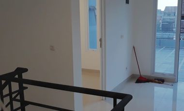 Dijual Rumah Baru 2,5 Lt Kompleks Anti Banjir Kelapa Gading