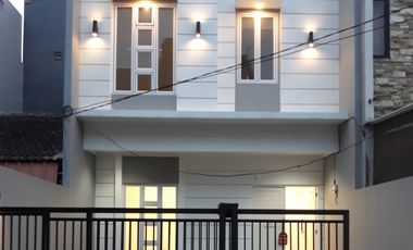 Dijual Rumah Baru 2,5 Lt Kompleks Anti Banjir Kelapa Gading