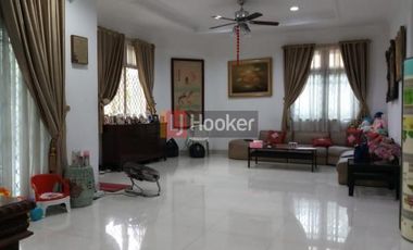 Rumah di akses jalan raya Kelapa Gading, bisa untuk usaha/ komersial