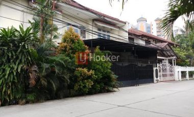 Rumah di akses jalan raya Kelapa Gading, bisa untuk usaha/ komersial