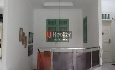 Rumah di akses jalan raya Kelapa Gading, bisa untuk usaha/ komersial