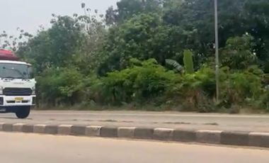 Jl raya sebrang sumarecon karawang