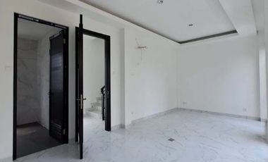Rumah 3 Lantai Konsep Classic 10 Menit ke MRT Lebak Bulus dan PIM