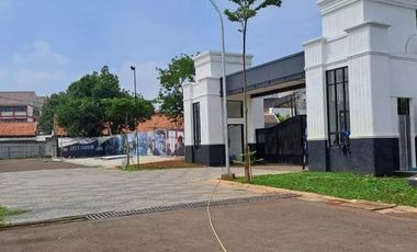 Rumah 3 Lantai Konsep Classic 10 Menit ke MRT Lebak Bulus dan PIM