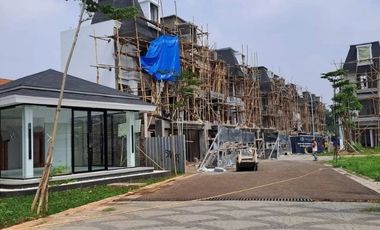 Rumah 3 Lantai Konsep Classic 10 Menit ke MRT Lebak Bulus dan PIM