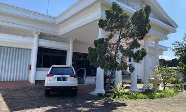 Rumah mewah luas furnish kerten solo kota dijual cepat BU