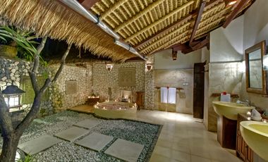 Dijual villa mewah los pantai style Bali di Pererenan