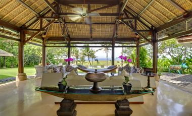 Dijual villa mewah los pantai style Bali di Pererenan