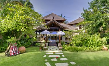 Dijual villa mewah los pantai style Bali di Pererenan