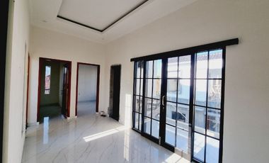 Rumah Baru Lingkungan Town House di Banjarsari Solo (DR)