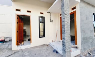 Rumah Baru Lingkungan Town House di Banjarsari Solo (DR)