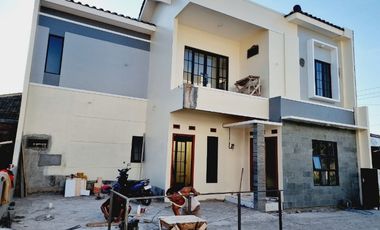 Rumah Baru Lingkungan Town House di Banjarsari Solo (DR)