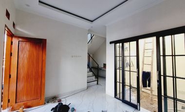Rumah Baru Lingkungan Town House di Banjarsari Solo (DR)