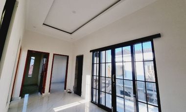 Rumah Baru Lingkungan Town House di Banjarsari Solo (DR)