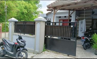 RUMAH SİAP HUNİ BELAKANG SMPN 11 MADİUN