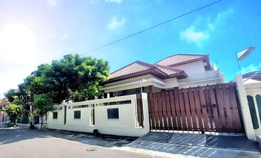 RUMAH MEWAH LUAS CLASIC Asri dan Nyaman Kerten Tengah Kota Solo