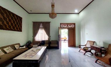 RUMAH MEWAH LUAS CLASIC Asri dan Nyaman Kerten Tengah Kota Solo