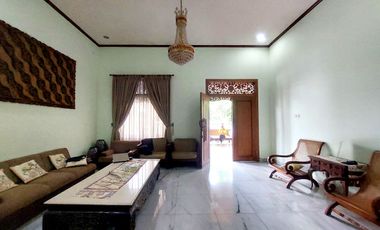 RUMAH MEWAH LUAS CLASIC Asri dan Nyaman Kerten Tengah Kota Solo