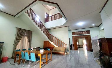 RUMAH MEWAH LUAS CLASIC Asri dan Nyaman Kerten Tengah Kota Solo