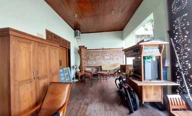 RUMAH MEWAH LUAS CLASIC Asri dan Nyaman Kerten Tengah Kota Solo