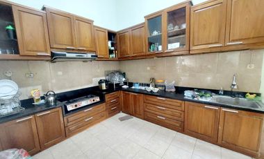 RUMAH MEWAH LUAS CLASIC Asri dan Nyaman Kerten Tengah Kota Solo