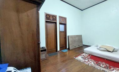 RUMAH MEWAH LUAS CLASIC Asri dan Nyaman Kerten Tengah Kota Solo