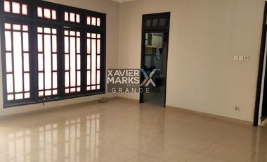 Disewakan rumah di pakuwon indah cluster Villa bukit indah, Surabaya