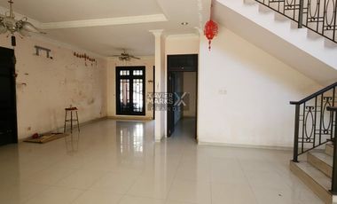 Disewakan rumah di pakuwon indah cluster Villa bukit indah, Surabaya