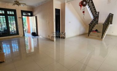 Disewakan rumah di pakuwon indah cluster Villa bukit indah, Surabaya