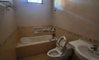 Disewakan rumah di pakuwon indah cluster Villa bukit indah, Surabaya