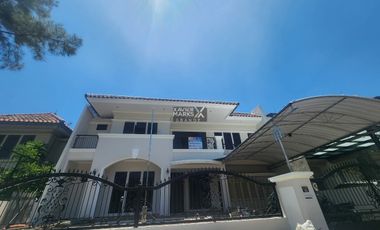 Disewakan rumah di pakuwon indah cluster Villa bukit indah, Surabaya